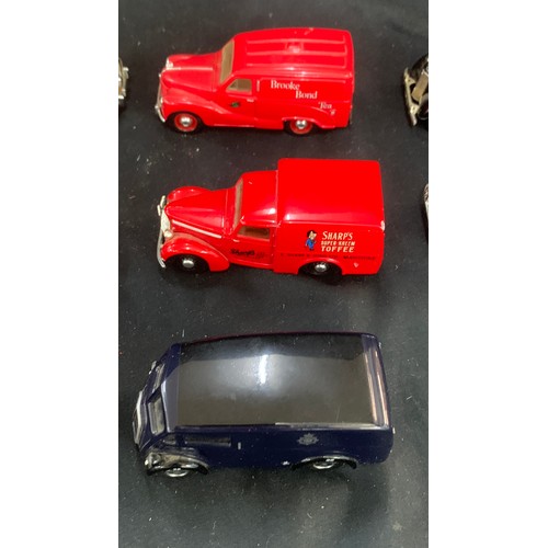 54 - Selection diecast cars to include dinky studebaker golden hawk, Dinky Austin, Corgi Ford Zephyr, Din... 