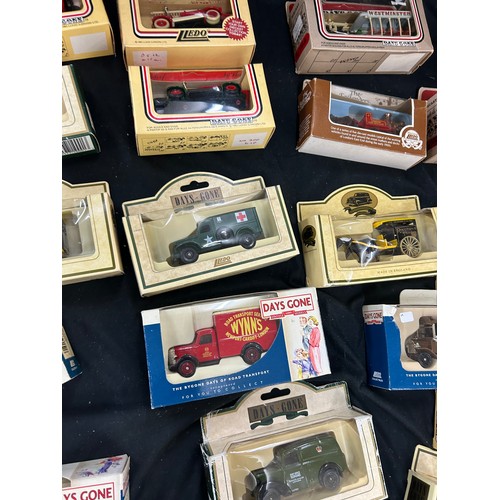 264 - Large selection of original boxed die cast vehicles to include Days Gone, Ringingtons Tea etc, Adver... 