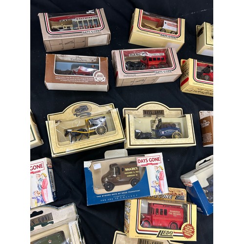 264 - Large selection of original boxed die cast vehicles to include Days Gone, Ringingtons Tea etc, Adver... 