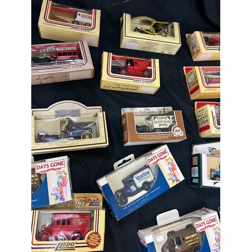 264 - Large selection of original boxed die cast vehicles to include Days Gone, Ringingtons Tea etc, Adver... 