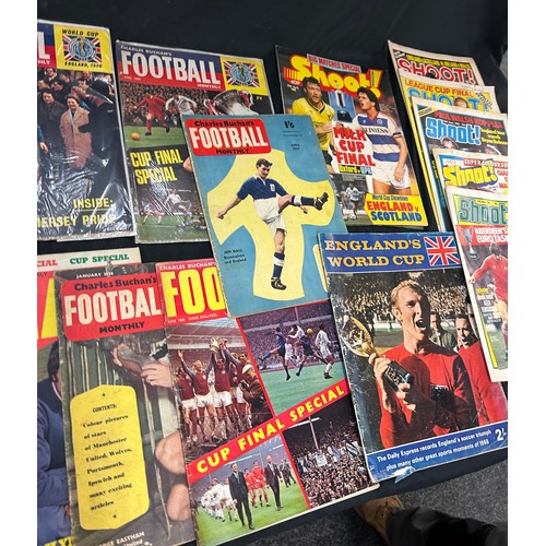 23 - Selection of vintage football magazines, programmes etc