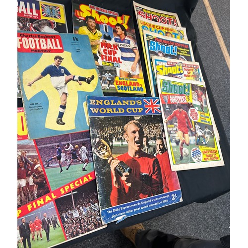 23 - Selection of vintage football magazines, programmes etc