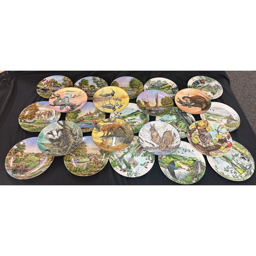 159 - Large selection of collectors plates to include makers Wedgwood and Royal Worcester