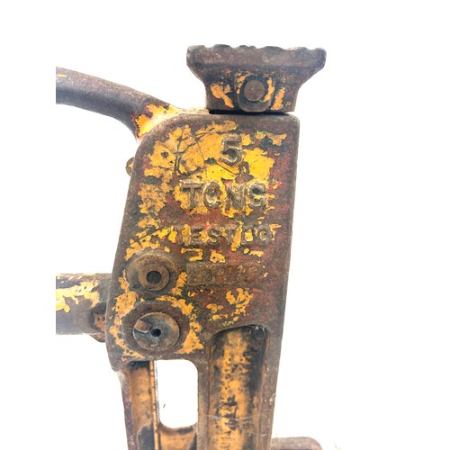 277 - Vintage 5 tonne Testco rail road ratchet jack