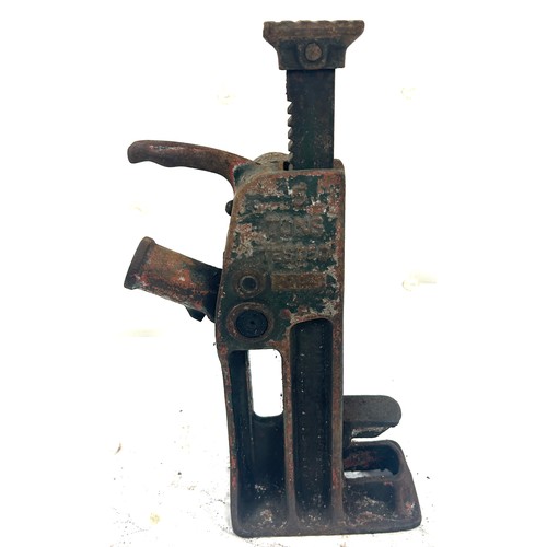 276 - Vintage 5 tonne Testco rail road ratchet jack