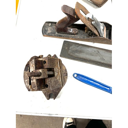 316 - Selection of assorted vintage tools include Stanley planer, shoe last etc