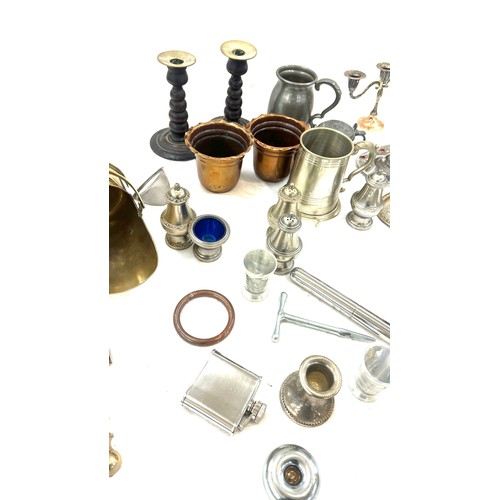 122 - Selection of assorted metal ware items to include brass shells, aeroplane figure, two copper moulds ... 