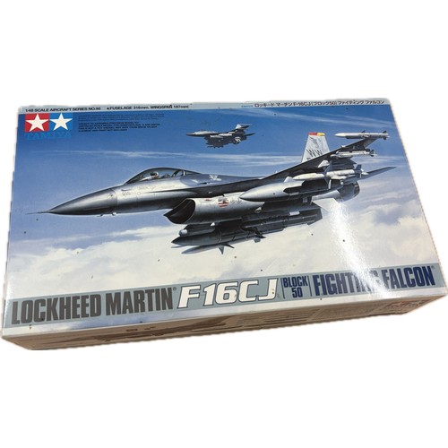 62 - Tamiya 1/48 Lockheed Martin F-16CJ Block 50 Fighting Falcon #61098 Model Kit