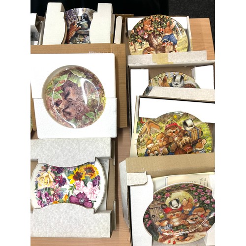 179 - Selection of collectors wall hanging plates to include Beswick, Royal Doulton etc