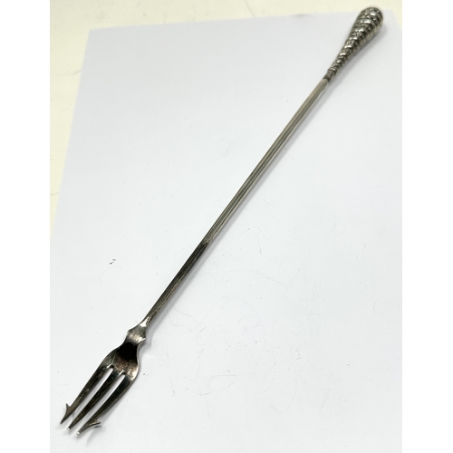 69 - Antique silver handle toasting fork measures approx  31cm long