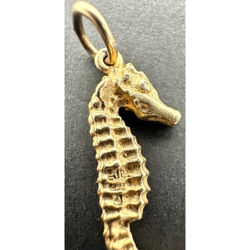 172 - vintage 9ct gold seahorse charm weight 1.6g