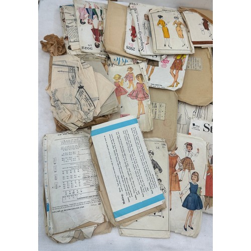 136 - Selection of vintage sewing patterns