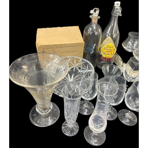 190 - Selection of glassware to include Stuart crystal decanter, Chef & Sommelier open up spirit glasses, ... 