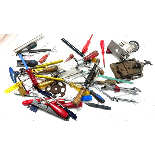 230 - Selection of hand tools to include screw drivers, spanners etc