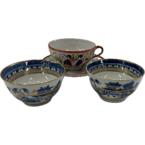 21 - Pair Chinese blue and white tea bowls, with gold gilt detailing, together with oriental cup and sauc... 