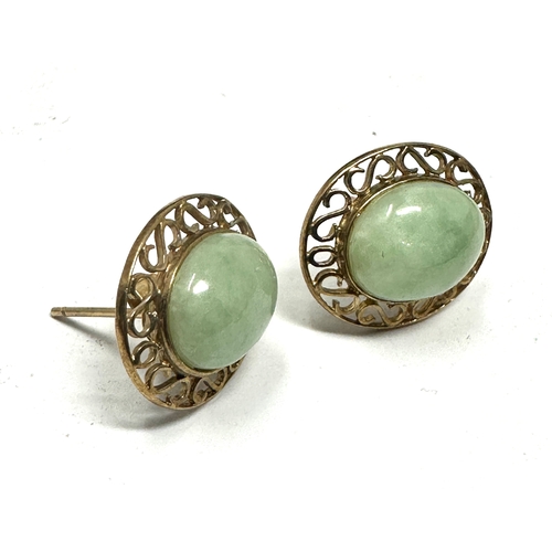 179 - 9ct gold jade earrings weight 2.7g