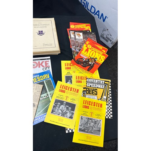 177 - Selection of vintage sporting programmes, football memorabilia etc