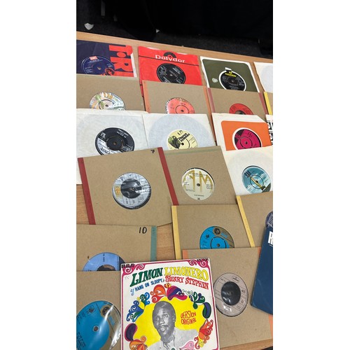 19 - Large selection of 45's to include ' The Beatles', ' The Kinks', ' Blondie' etc