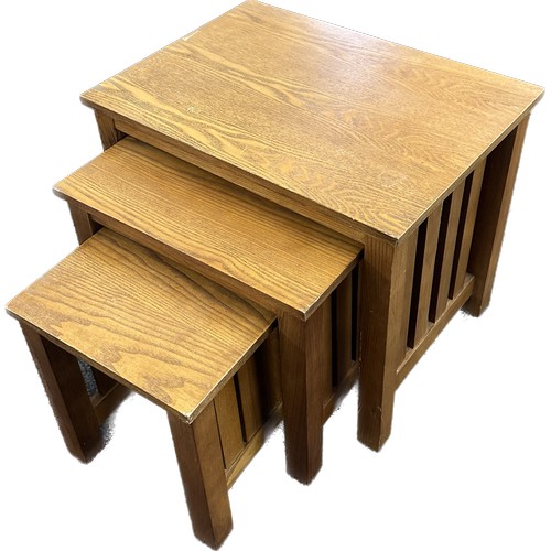 333 - Oak nest of tables