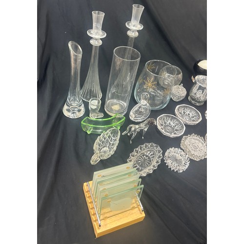 140A - Selection of assorted glassware items to include ornaments, bowls etc