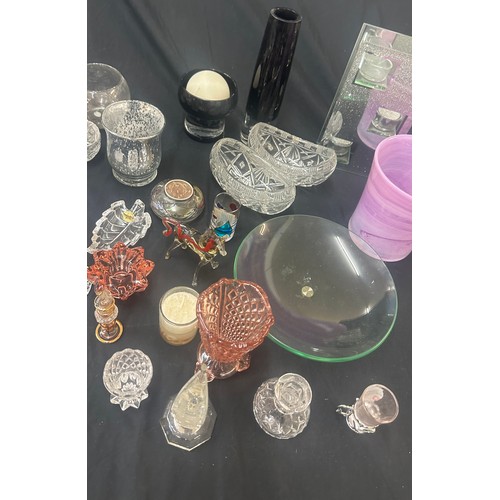 140A - Selection of assorted glassware items to include ornaments, bowls etc