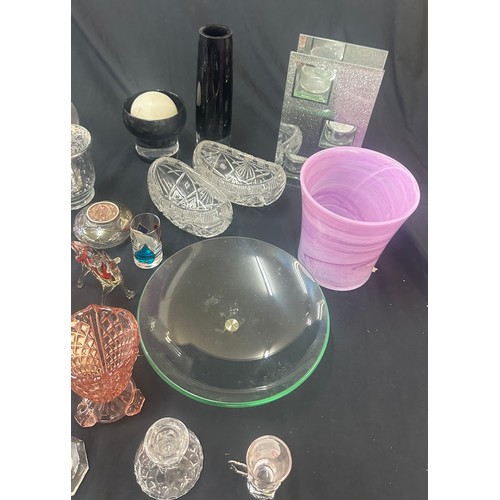 140A - Selection of assorted glassware items to include ornaments, bowls etc