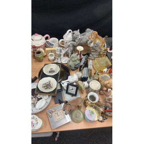 141 - Large selection of miscellaneous to include porcelain ornament figures, lamps, clocks, etc