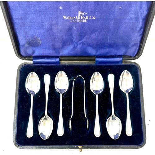 590 - Hallmarked silver Walker & Hall cased set of 6 teaspoons and sugar tongs