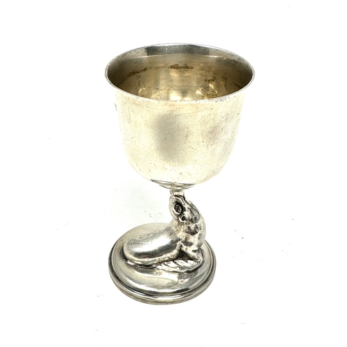 31 - vintage novelty silver egg cup held up by a sea lion birmingham silver hallmarks weight 72g