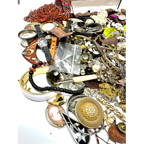 334 - Selection of antique / vintage unsorted costume jewellery weight approx 2.9k includes necklaces watc... 