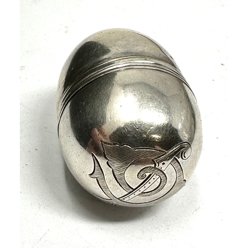 91 - Victorian silver nutmeg grater in the form of an egg,missing grinder London silver hallmarks