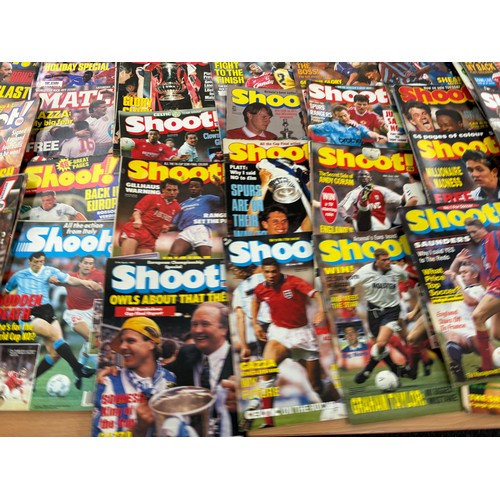 144 - Large selection of vintage shoot magazines