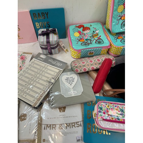 212 - Selection of new items includes novelty gifts, Lunch box etc