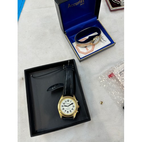 589A - Selection of assorted ladies and gents wrist watches