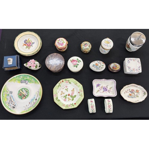 37 - Selection of 8 porcelain trinket boxes, trinket dishes etc to include Wedgwood, Aynsley, Dresden, Ro... 