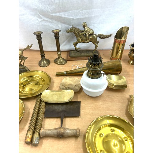 249 - Selection of vintage and later brassware