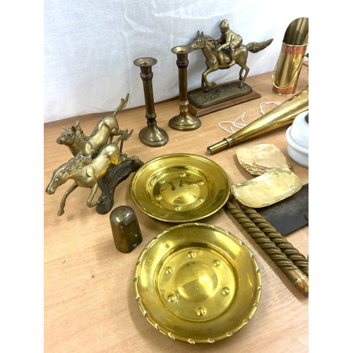 249 - Selection of vintage and later brassware