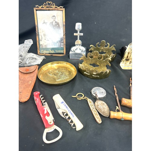 137 - Selection of collectables includes picture frames etc