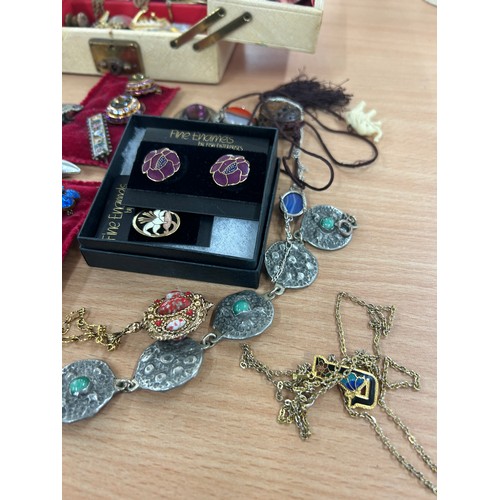 434 - Large selection of vintage and later costume jewellery includes brooches, earrings etc