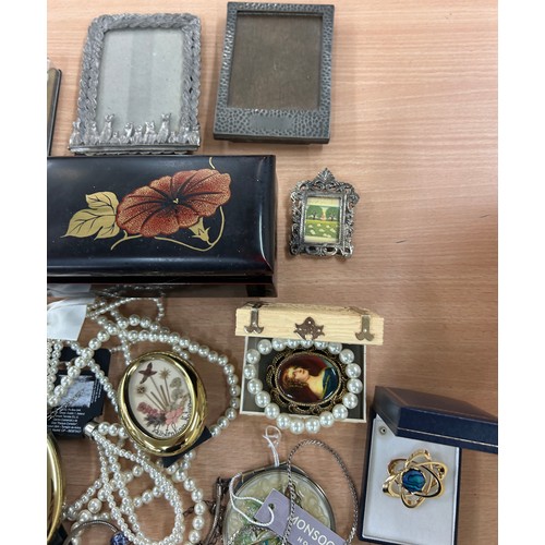 417 - Large selection of vintage and later costume jewellery includes small novelty picture frames, earrin... 