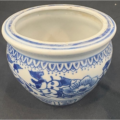 583 - Selection of blue and white oriental porcelain to include small foo dog, bowl, lidded jar however mi... 