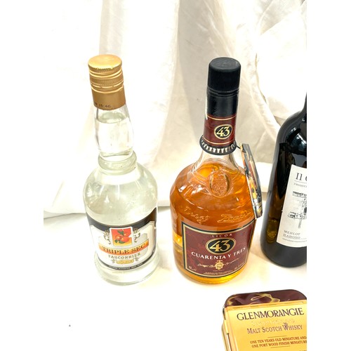 593 - Selection of sealed alcohol includes Glenmorangie, Cointreau, Licor 43 Cuarenta y Tres etc