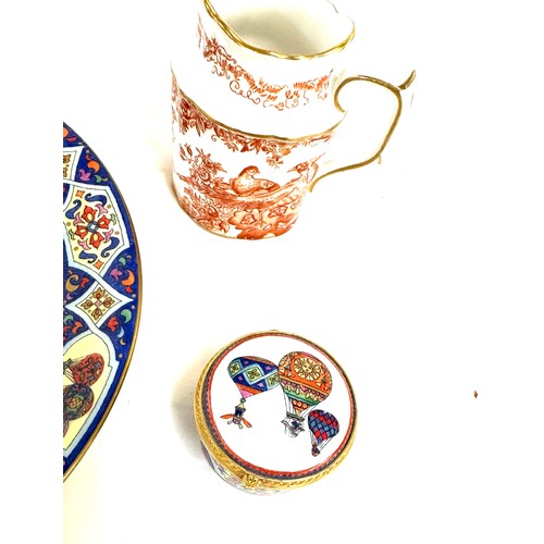 485 - Three vintage collectable porcelain pieces to include a ' Royal Crown Derby red aves creamer red and... 