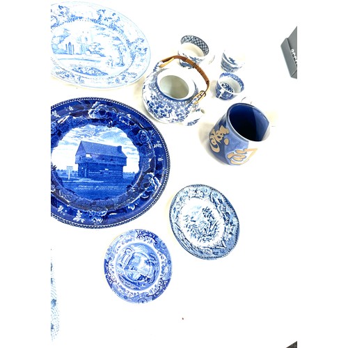 184 - Selection of vintage blue and white porcelain pieces to include oriental, Spode, some signed pieces ... 