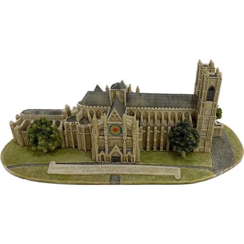 34 - Lilliput Lane Westminster Abbey limited edition no 0499/2500 all in original box with deeds