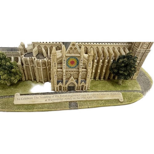 34 - Lilliput Lane Westminster Abbey limited edition no 0499/2500 all in original box with deeds