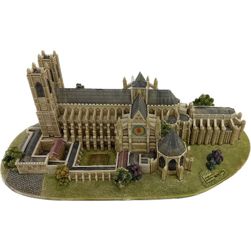 34 - Lilliput Lane Westminster Abbey limited edition no 0499/2500 all in original box with deeds