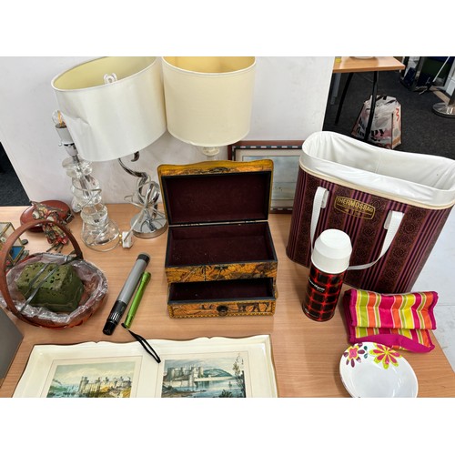 174 - Large selection of vintage and later miscellaneous includes Thermosbag, Morphy richards cream slow c... 