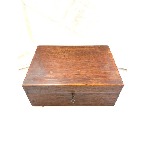 26 - Vintage oak writing slope 5 inches tall 9 wide and 12 inches depth with key