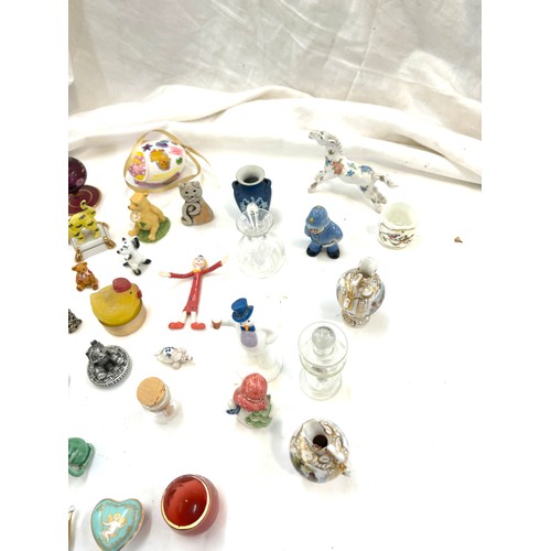 192 - Large selection of vintage and later trinket items includes Scent bottles etc